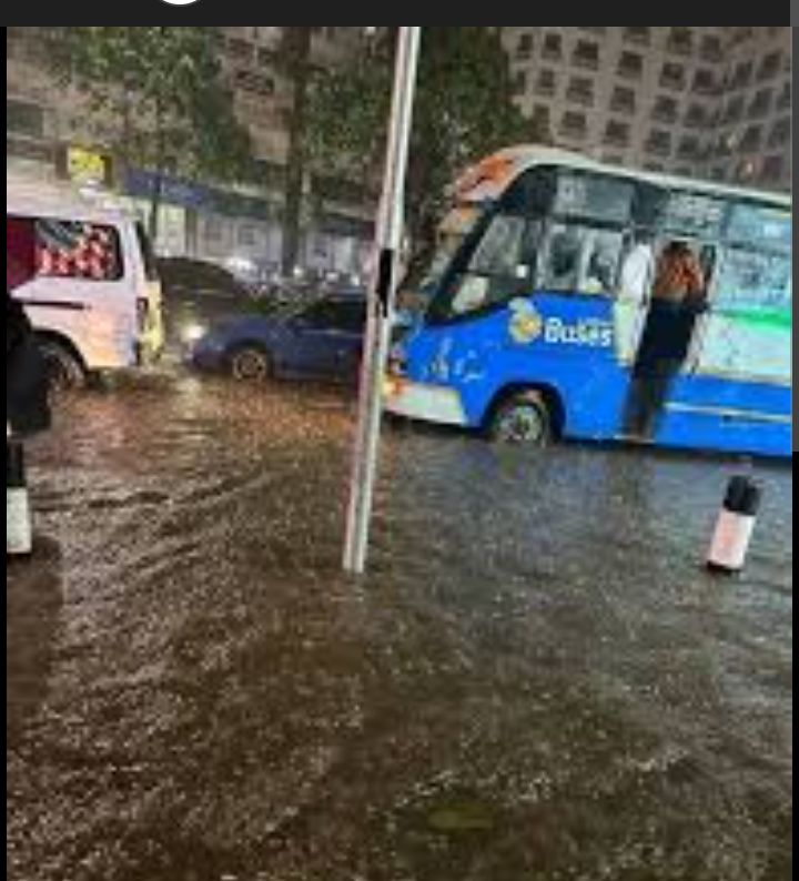 Nairobi  CBD flooded as Weekend Downpour caused Wide spread leading to  42 deaths.