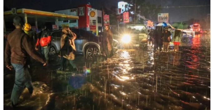 FLOODS IN NAIROBI AND ACROSS KENYA CLAIM 62 LIVES.