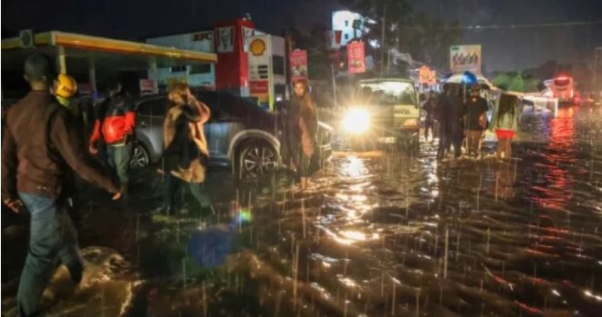 FLOODS IN KENYA CLAIM 71 LIVES.