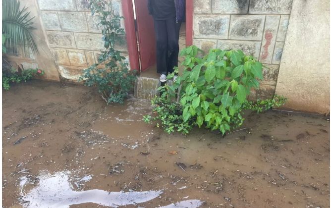 FAMILIES DISPLACED AS SOSIANI RIVER BURSTS BANKS IN ELDORET.