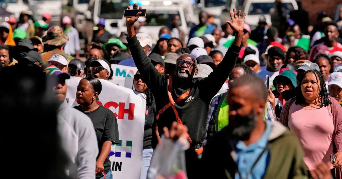 Anti-Migrant Protests Force Closure of Foreign-Owned Shops in South Africa's Eastern Cape