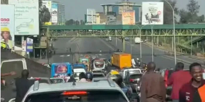 Goons Block Thika Road at Pangani, Disrupting Traffic
